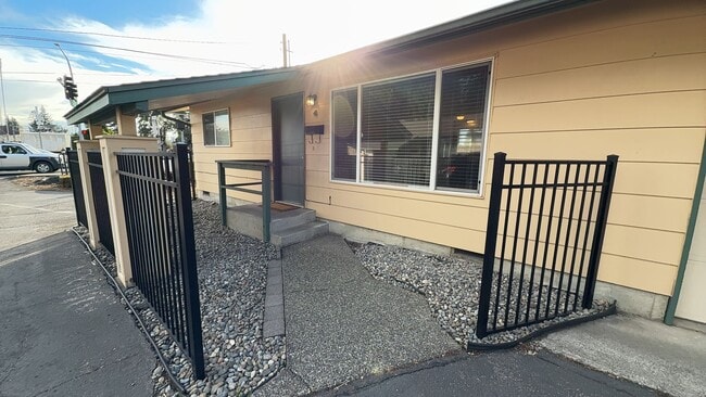 Foto del edificio - upgraded 2 bedroom 1 bath condo in downtow...