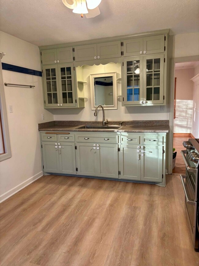 Cocina 3 - 3276 S Lenox St