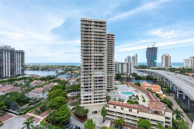 Foto del edificio - 19400 Turnberry Way