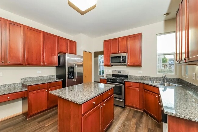 Building Photo - 6500 Roth Dr