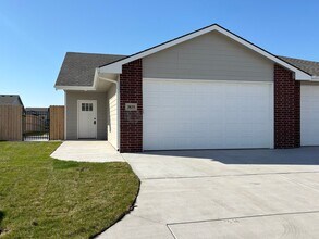 Building Photo - 3763-3765 S Bluelake Ct