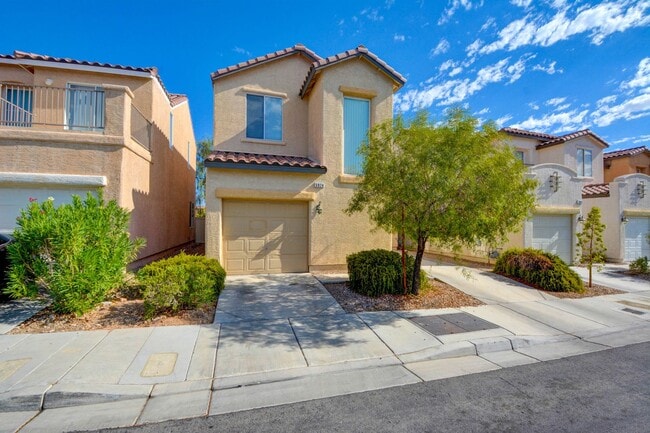 Building Photo - BEAUTIFUL 2 STORY SINGLE FAMILY HOME WITH ...