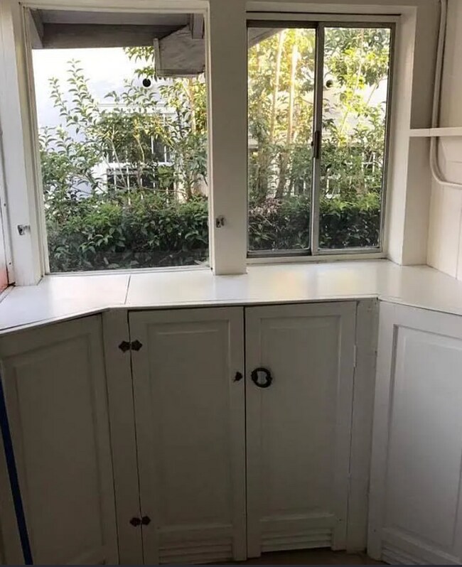 Building Photo - 1238 N Gardner St