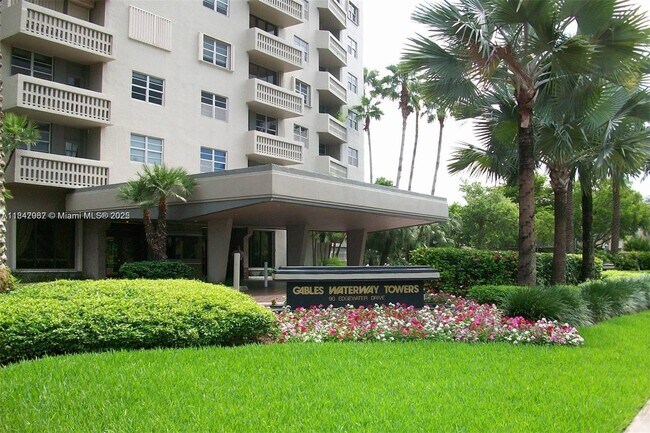 Foto del edificio - 90 Edgewater Dr