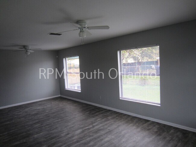 Foto del edificio - Move in ready! 2/2