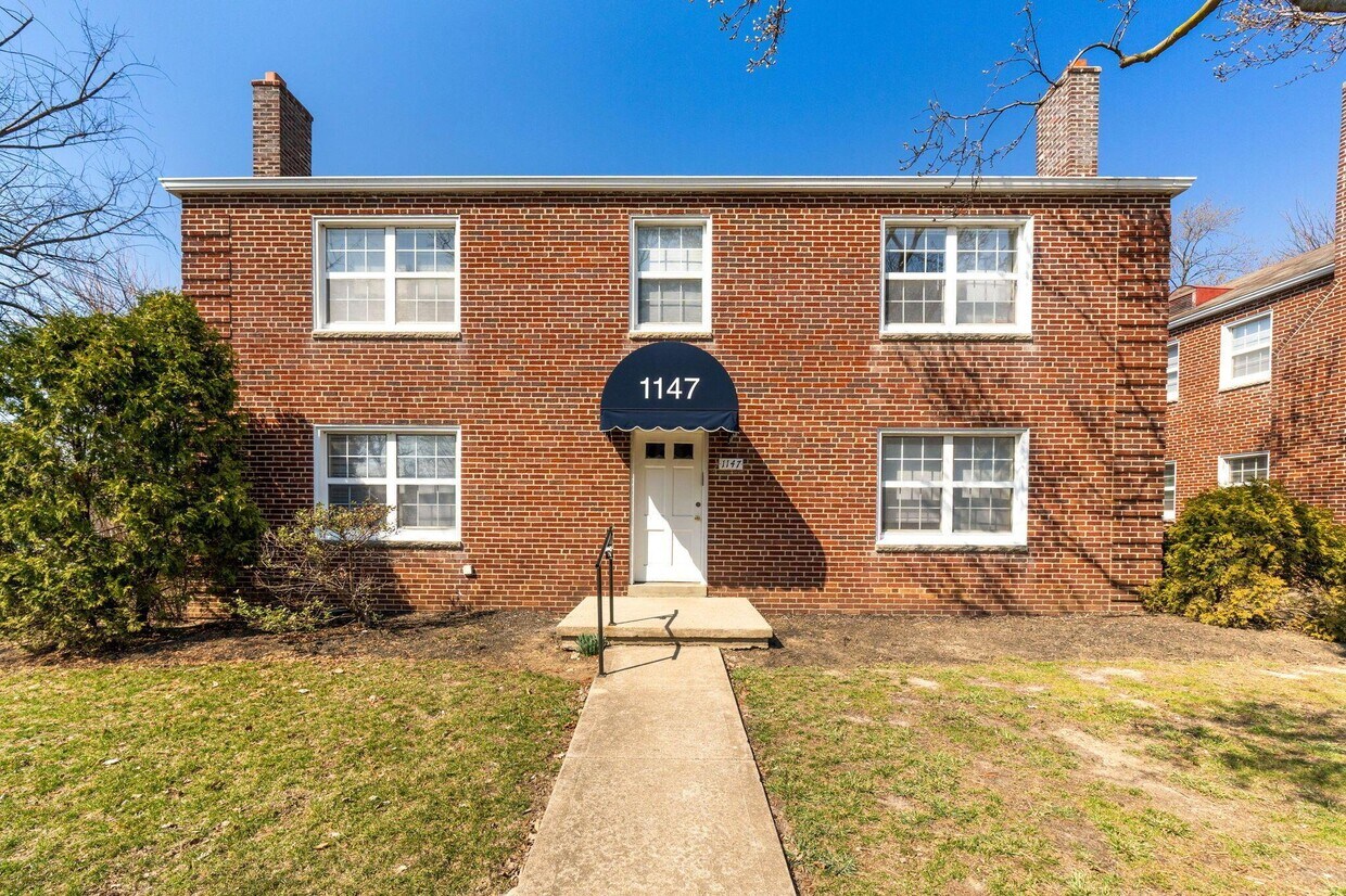 Foto principal - 1147 S Cassingham Rd