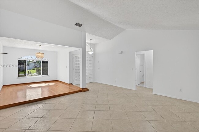 Building Photo - 1833 SW Bellevue Ave