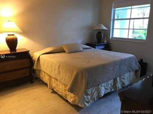 Foto del edificio - 3235 NE 184th St