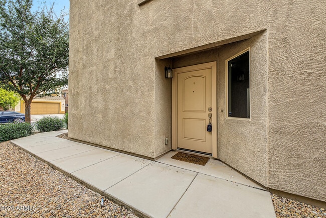 Building Photo - 6135 E Paradise Ln