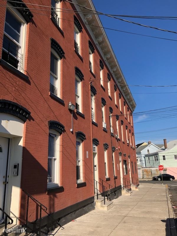 Building Photo - 8 Weiss St