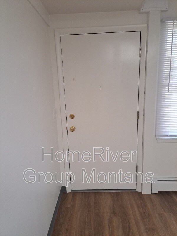 Foto del edificio - 707 SW Higgins Ave