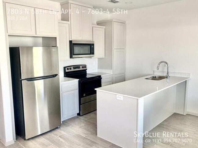 Foto del edificio - 7803 N 58th St
