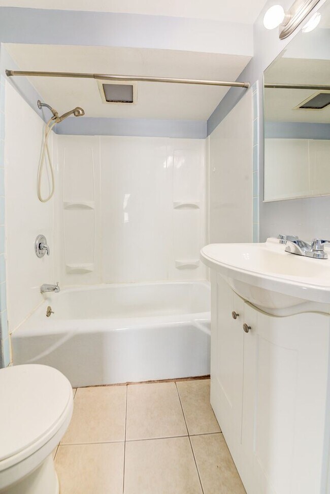 Foto del edificio - Available APRIL- Great 3 Bedroom Brick Hom...