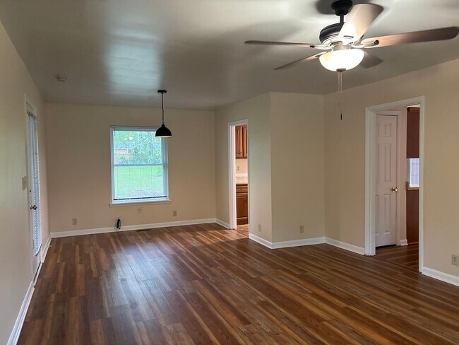 Building Photo - Ranch Style 3 Bedroom, 2 Bath Home