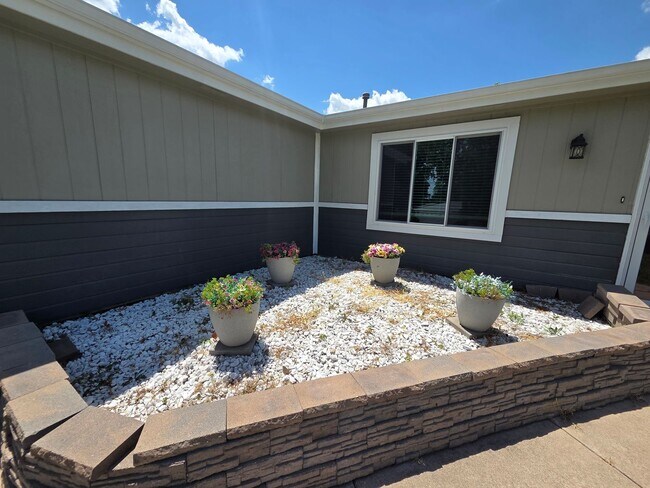 Foto del edificio - Gorgeous Corner lot Home for Rent!