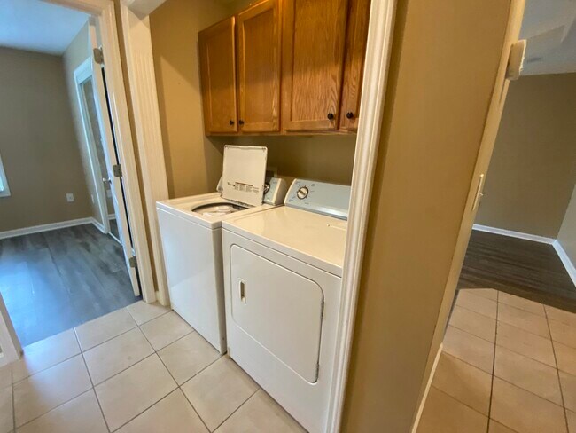 Foto del edificio - 4713 Sydney Ln