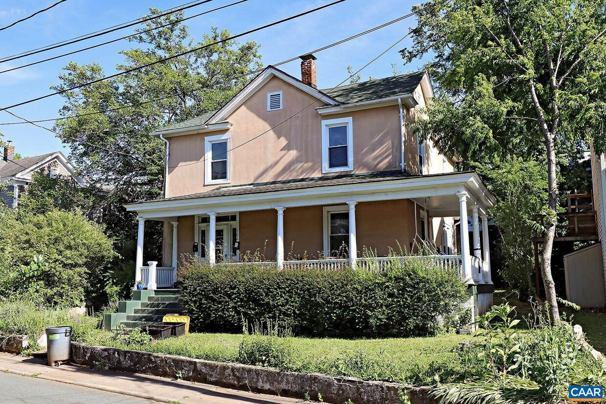 Primary Photo - 702 Graves St