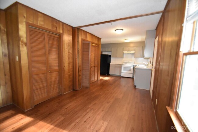 Building Photo - 111 Pearl Cir