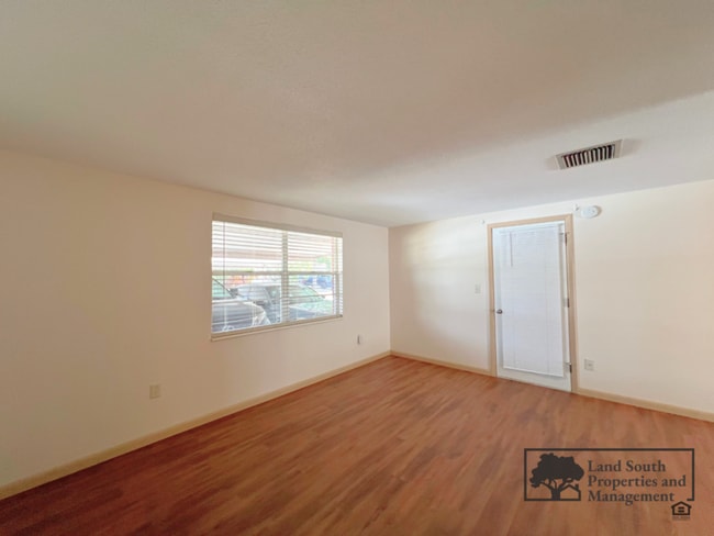 Building Photo - 2126 Smithfield Pl