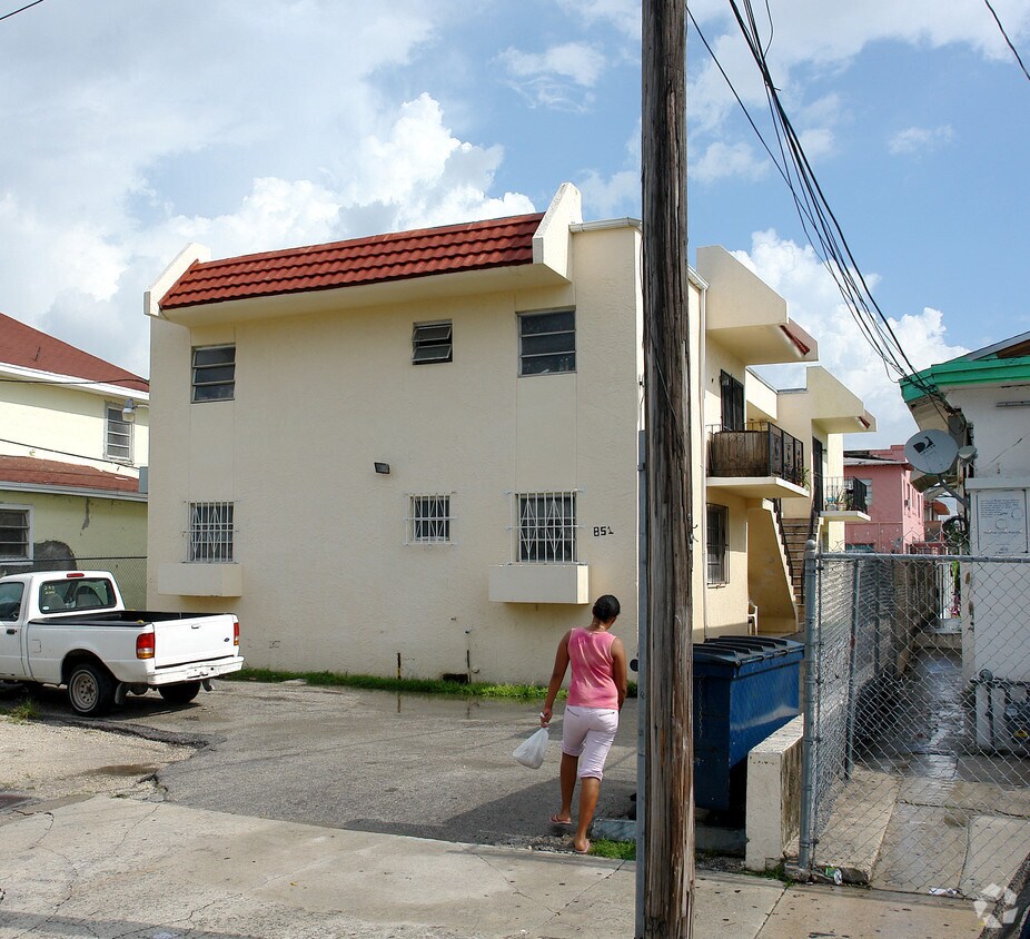 Foto principal - 851 NW 1st St