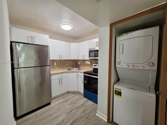 Foto del edificio - 8321 NW 7th St