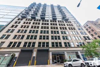 Building Photo - 565 W Quincy St