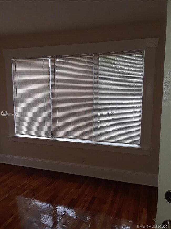 Foto del edificio - 529 NE 66th St