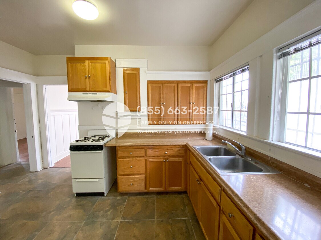Primary Photo - 3111 4th Ave