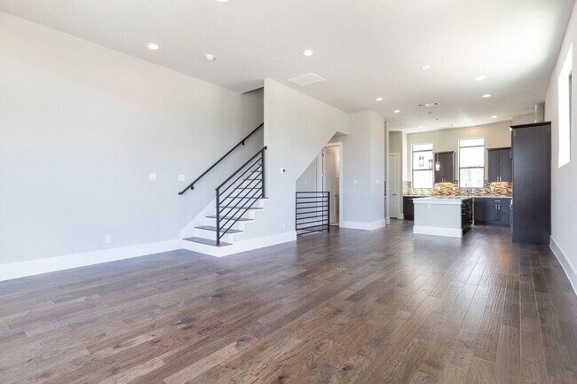 Foto del edificio - 5703 Larkin St