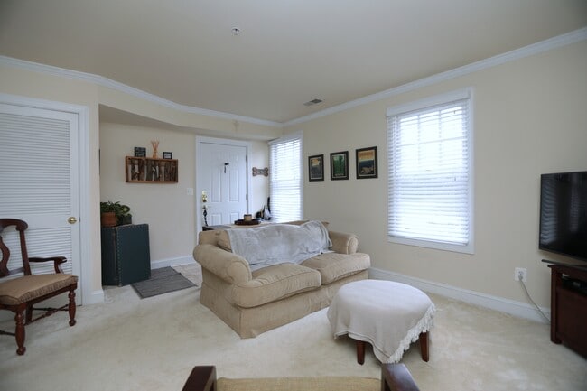 Great room - 102 Dry Mill Road Southwest