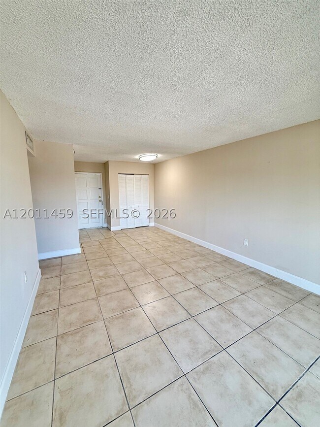 Foto del edificio - 1755 W 60th St