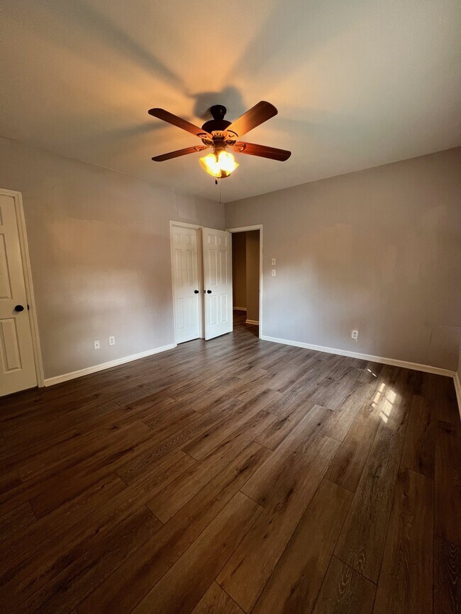 Foto del edificio - 3218 Selwyn Farms Ln