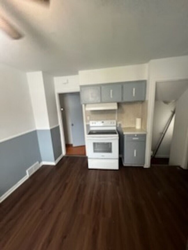 Building Photo - Spacious 3-Bedroom, 2-Bath Bungalow with G...