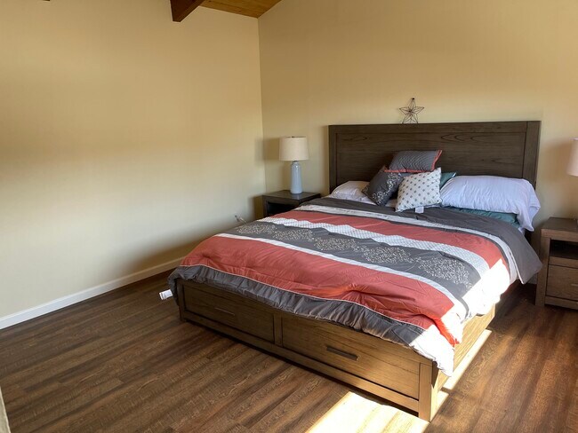 master bedroom - 325 Park Dr