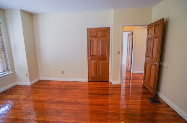 Foto del edificio - 72-72 1/2 E 14th Ave-SFH