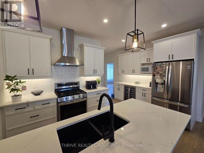 Photo du bâtiment - 383-383 Daventry Way