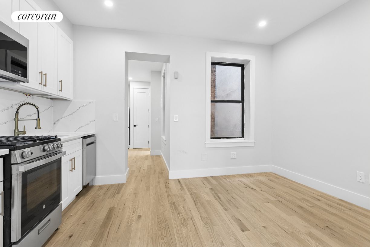 Primary Photo - 206 W 96th St