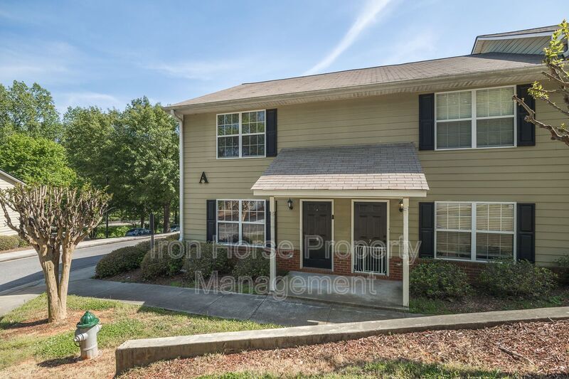 Foto principal - 105 Westchester Dr