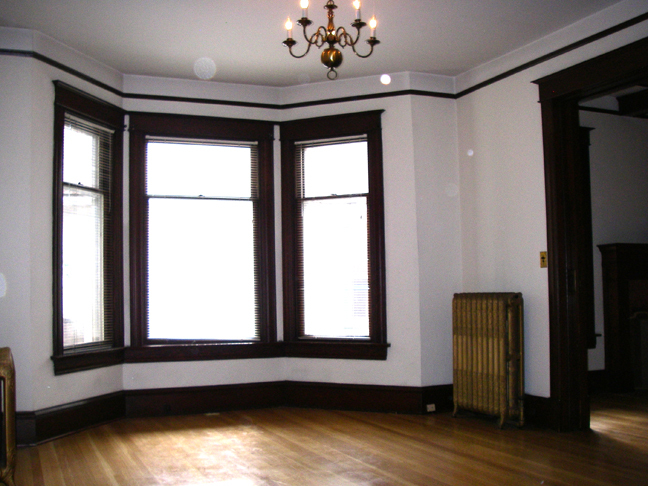 DINING ROOM BAY WINDOW - 915 N Weber St