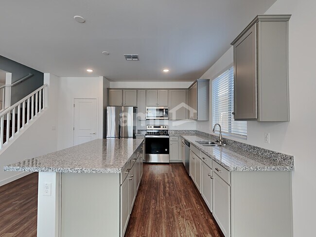 Foto del edificio - 17170 W Golden Lane