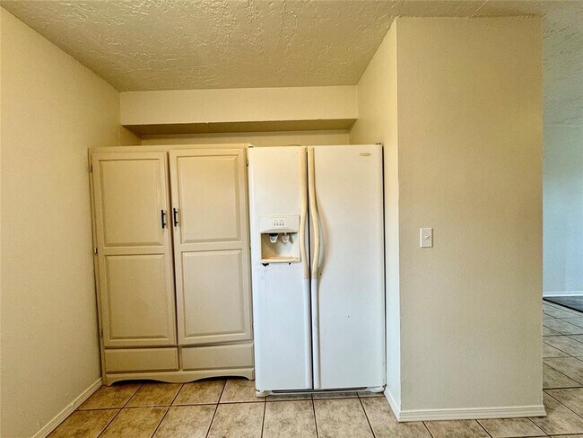 Foto del edificio - 419 E 3rd St