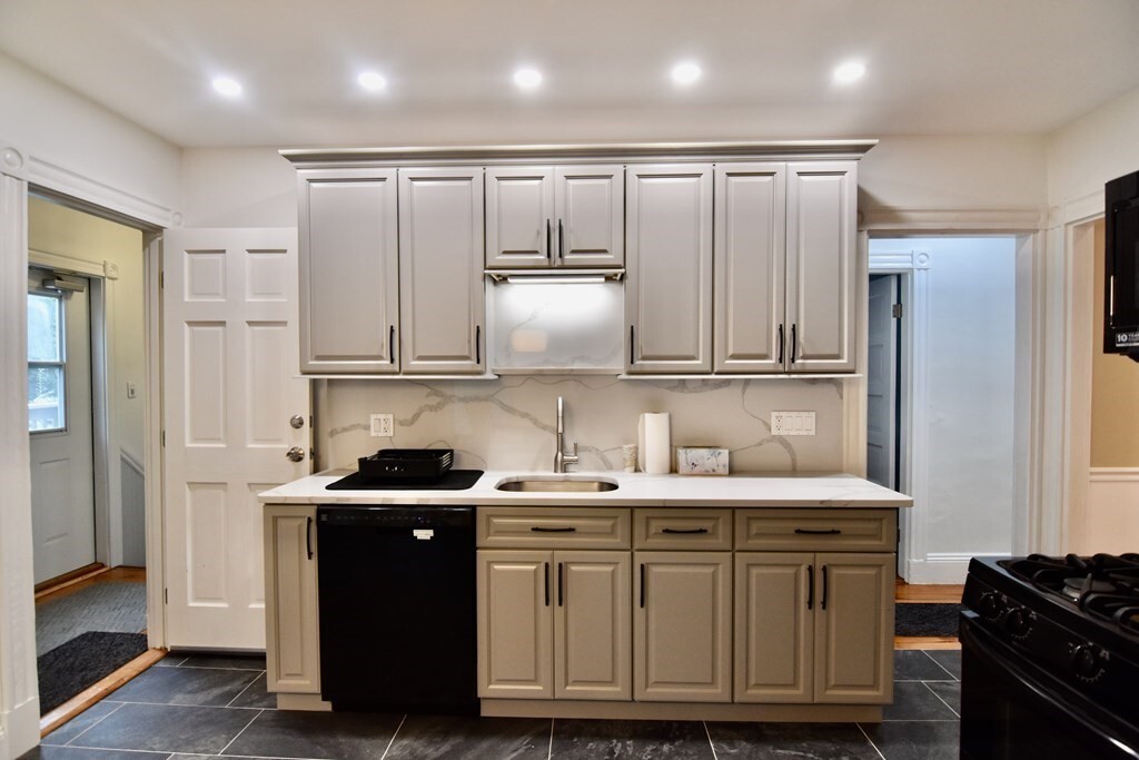 Foto principal - 12 Hubbardston Rd