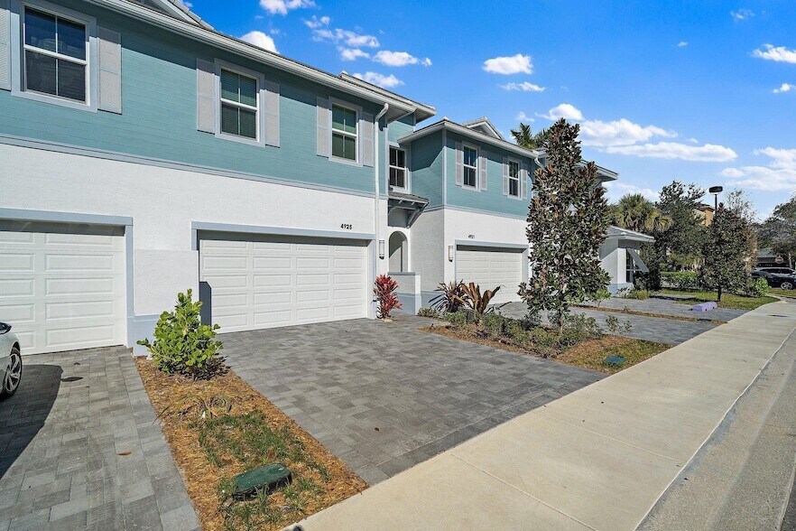 Foto principal - 4925 Pointe Midtown Way