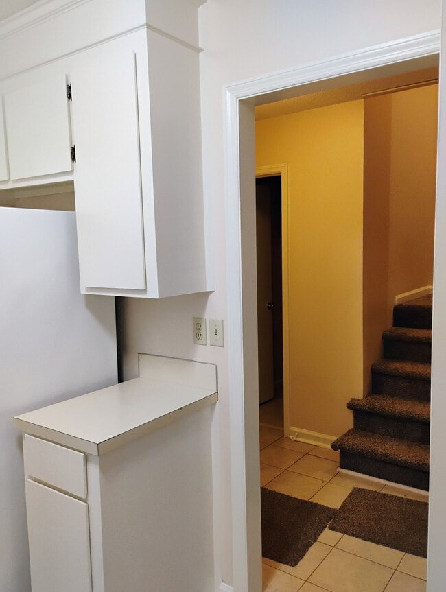 Kitchen and 1/2 bathroom entrance - 4725 Bayfield Dr