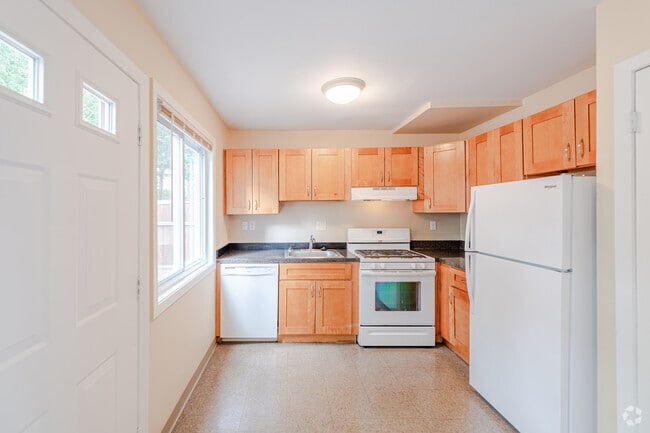 3 BR, 1 BA - Highland Hills