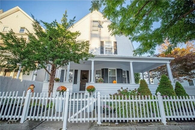 Foto del edificio - 184 Webster Ave