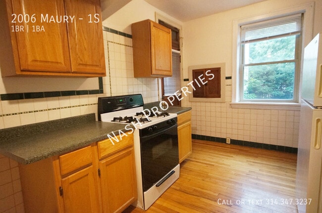 Building Photo - 2006 Maury-1S