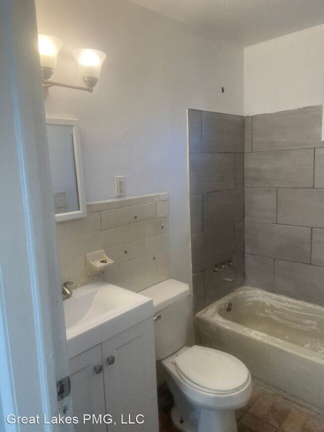 Building Photo - 3 br, 1 bath House - 8490 Auburn