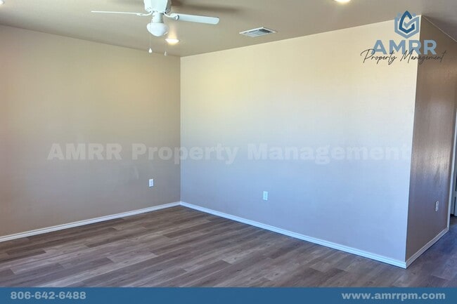Building Photo - Charming 3-Bedroom House
