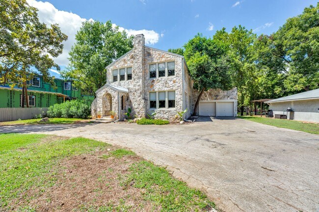 Building Photo - LANDA PARK WATERFRONT HOME, NEW BRAUNFELS